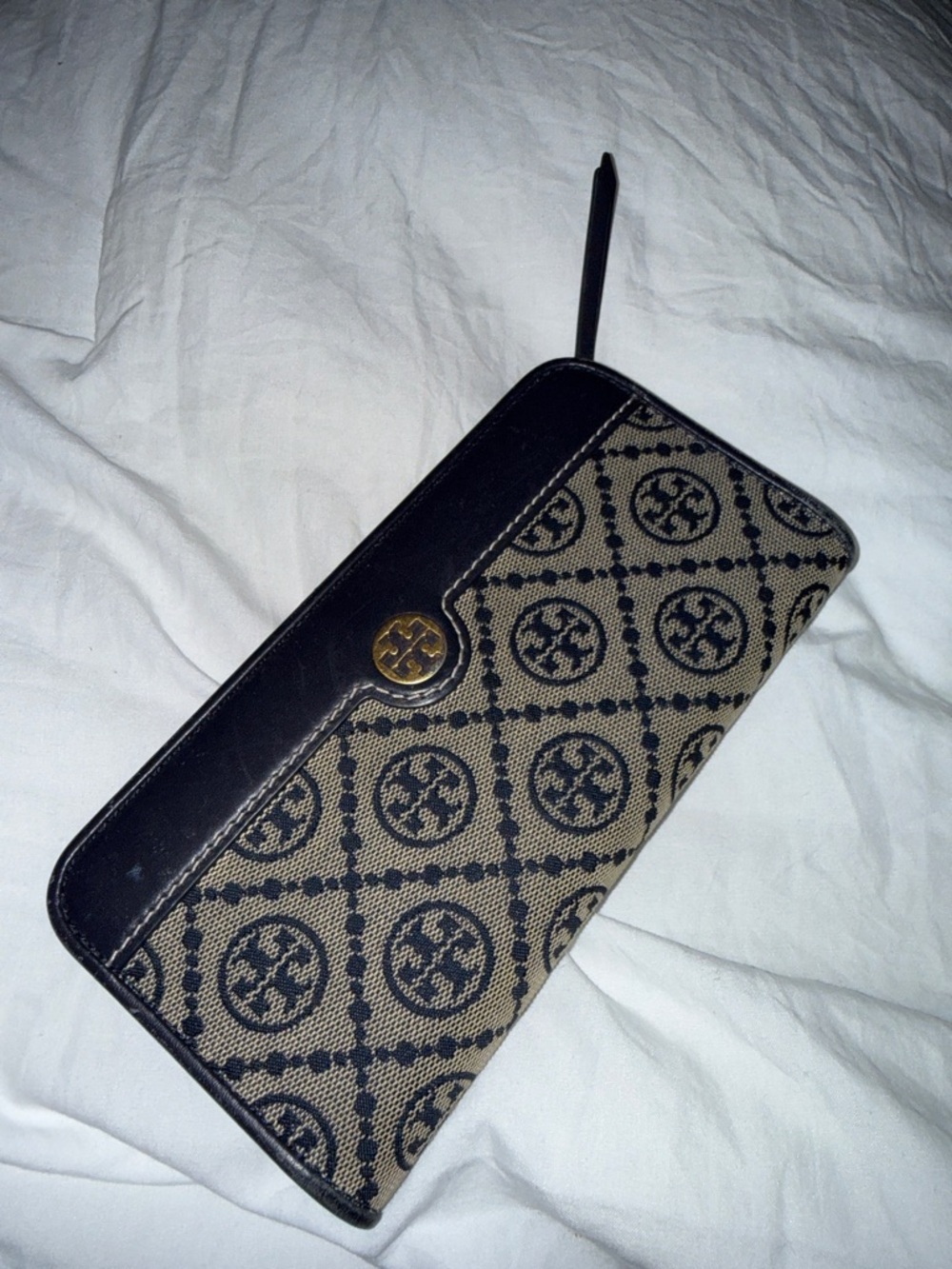 Tory Burch Beige and Black Signature Canvas Zip Wallet with Gold Emblem